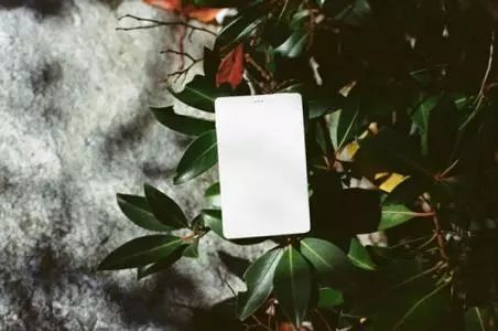 这款“禁欲式全面屏”手机，誓为解救低头族还酷过iPhoneX？！