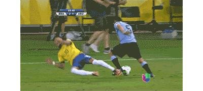 足球无法超越的经典假摔,奥斯卡假摔足球