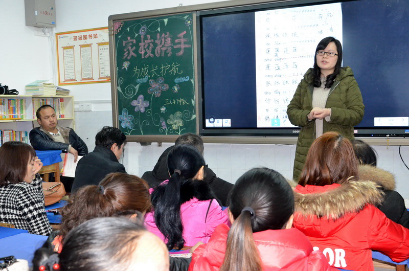 恩施市实验小学生家长会,家长会真诚沟通携手并进