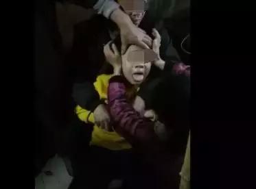 被狗咬了得狂犬病真的会学狗叫吗,网传一男孩狂犬病发作学狗叫真相