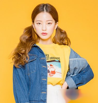 扎马尾辫发型视频教程简单好看,头顶蓬松饱满马尾干净利落