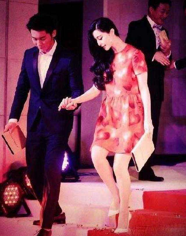 胡歌摔倒事件视频,胡歌摔倒全过程