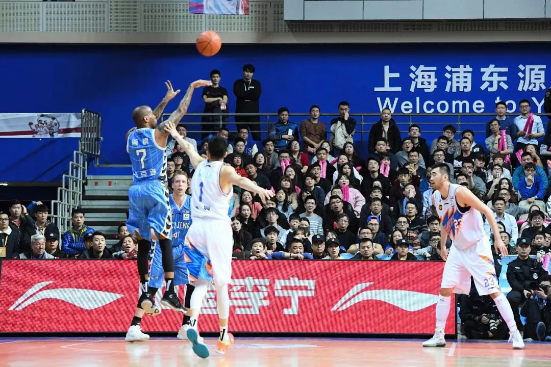 看了一晚上球赛,看了半天比赛输了