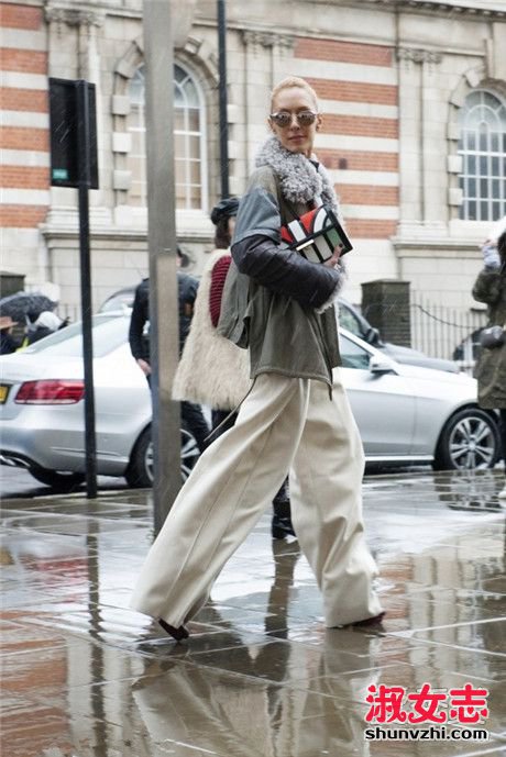 春天军绿色风衣如何穿出高级感,春风衣军绿色配什么裤子好看