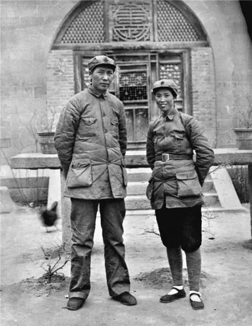 中国女兵历代军装发展,70年代的女兵服装