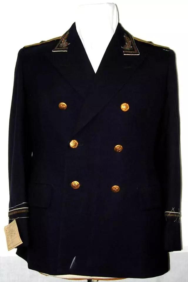 中国女兵历代军装发展,70年代的女兵服装