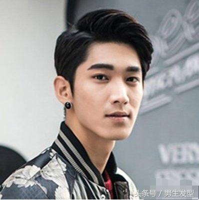 m字发际线男生发型2021流行发型,大学生男生发型2021流行发型