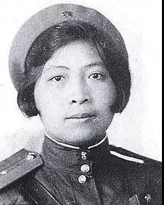 中国女兵历代军装发展,70年代的女兵服装