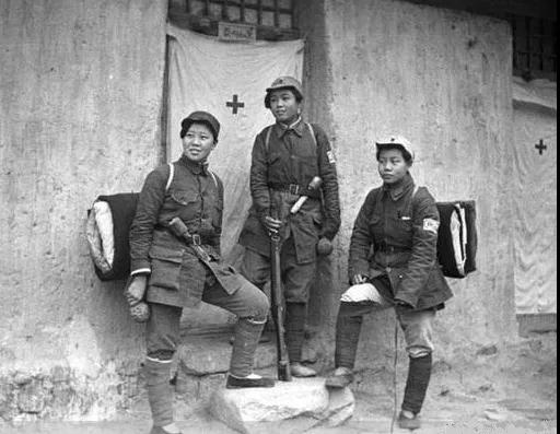 中国女兵历代军装发展,70年代的女兵服装