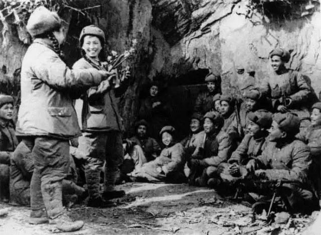 中国女兵历代军装发展,70年代的女兵服装