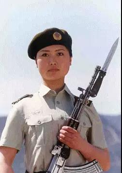 中国女兵历代军装发展,70年代的女兵服装