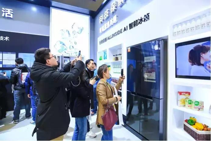 智能语言交互大厮杀、老品牌争先搭建平台、第三方平台迅速崛起