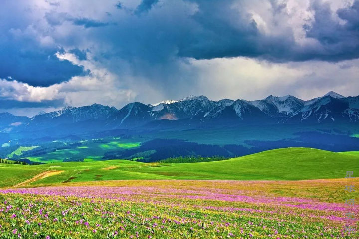 伊犁这个偏远的西部城市,新疆伊犁市靠近哪个位置