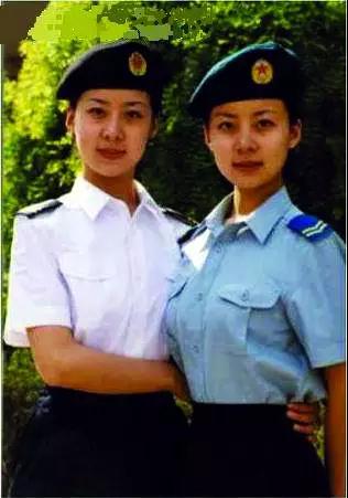 中国女兵历代军装发展,70年代的女兵服装