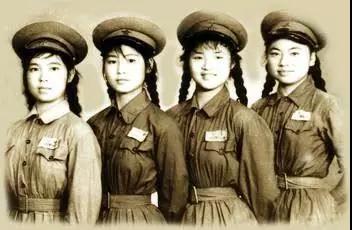 中国女兵历代军装发展,70年代的女兵服装
