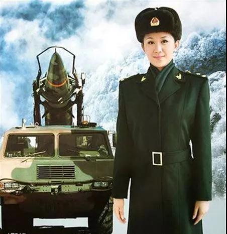 中国女兵历代军装发展,70年代的女兵服装