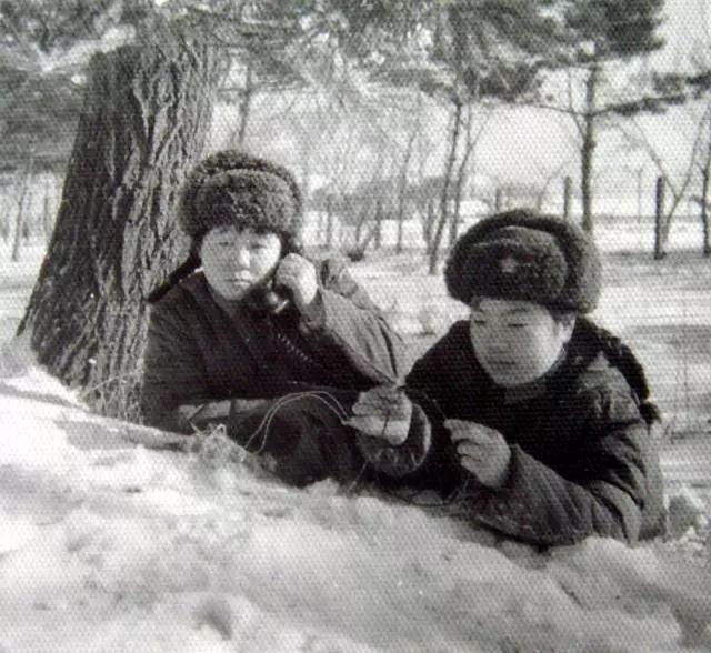 中国女兵历代军装发展,70年代的女兵服装