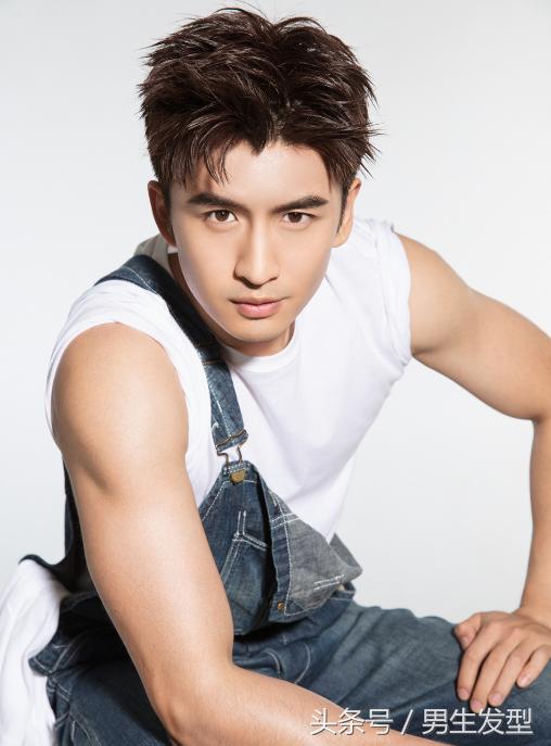 m字发际线男生发型2021流行发型,大学生男生发型2021流行发型