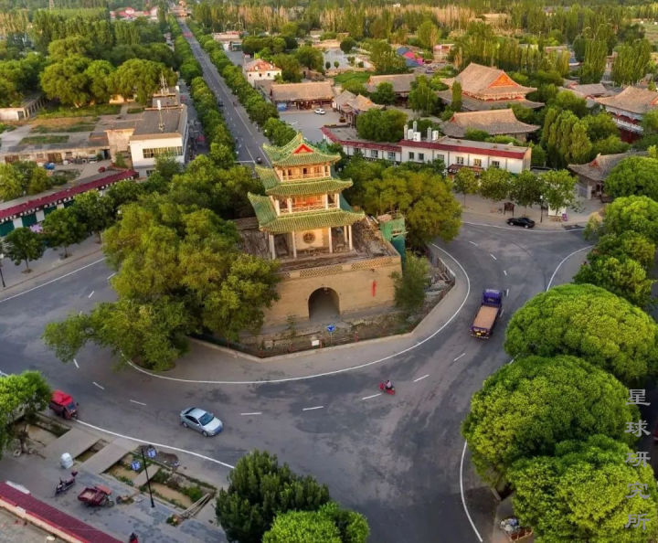 伊犁这个偏远的西部城市,新疆伊犁市靠近哪个位置