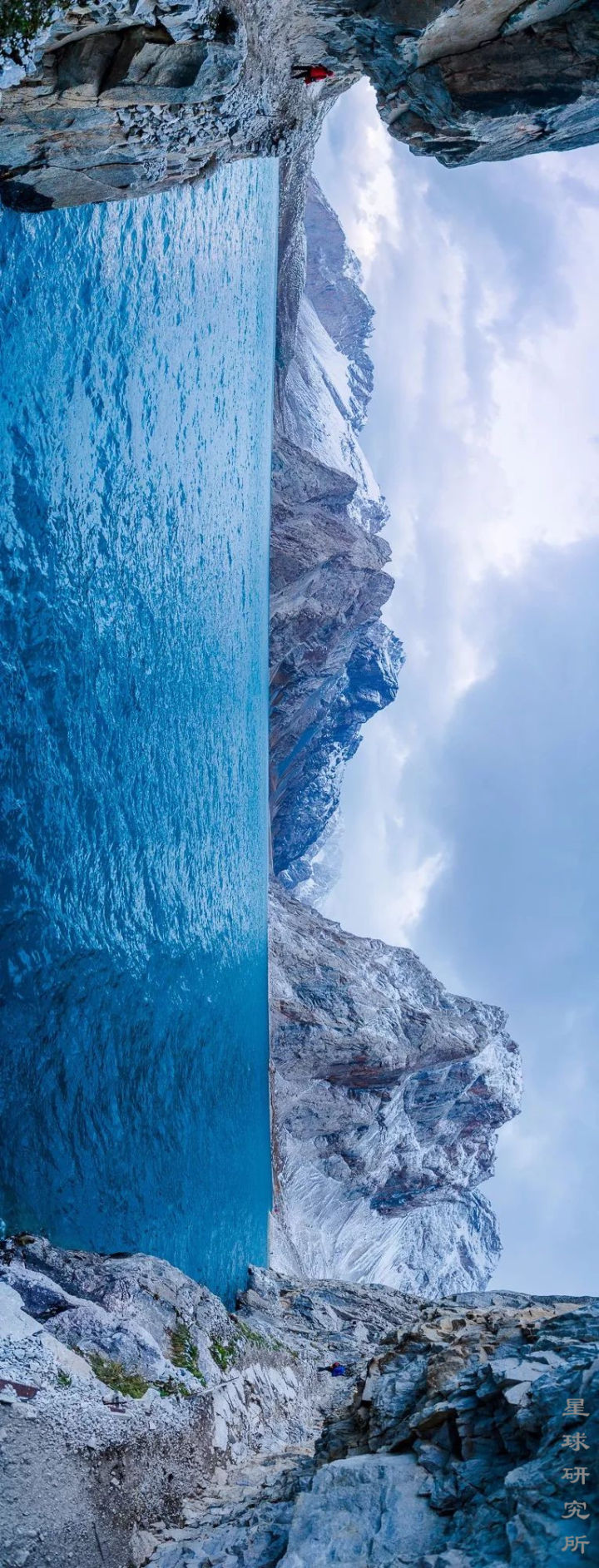 伊犁这个偏远的西部城市,新疆伊犁市靠近哪个位置