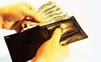 68属猴的用什么颜色的钱包好,1981年属鸡女用什么颜色钱包招财