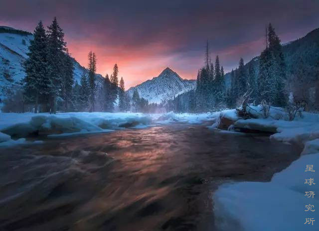 伊犁这个偏远的西部城市,新疆伊犁市靠近哪个位置