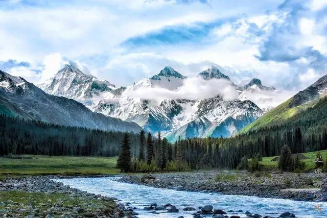 伊犁这个偏远的西部城市,新疆伊犁市靠近哪个位置