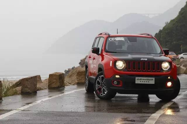 jeep新款自由侠发布,新款jeep自由侠新官图