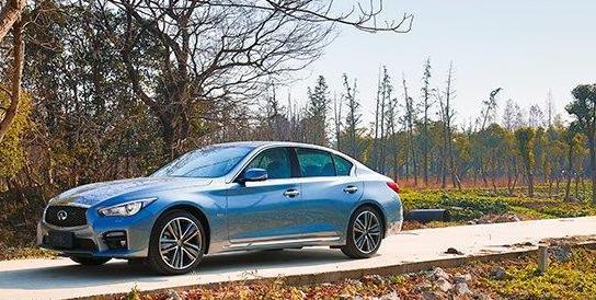 有个男的开英菲尼迪去相亲,小伙开30万的英菲尼迪去相亲