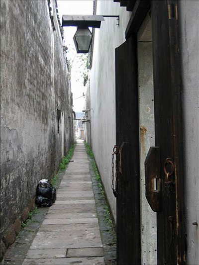 相机拍照如何去除彩色的斑点,摄影后期去除图片的白边