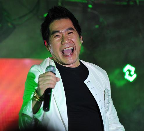 费翔翻唱别人的歌,费翔曾因一首歌爆红