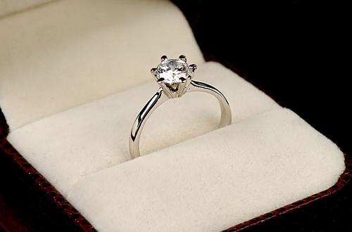 求婚钻戒一般买多少钱的比较合适,求婚钻戒多少钱一个合适