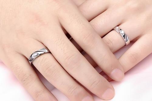 求婚钻戒一般买多少钱的比较合适,求婚钻戒多少钱一个合适