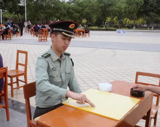 体验国防生“棋王杯”棋艺大赛现场