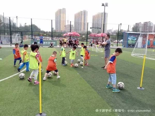 足球少儿体验课,成都菲戈足球学院暑期