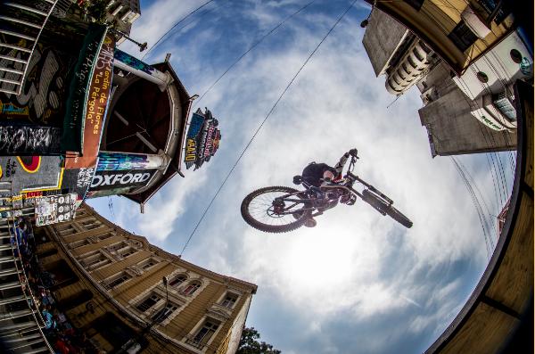 法比奥城市速降原声视频,法比奥城市速降视频