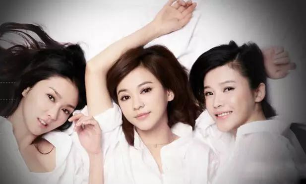 三个闺蜜拍照的最美姿势,40岁三个闺蜜拍照姿势大全