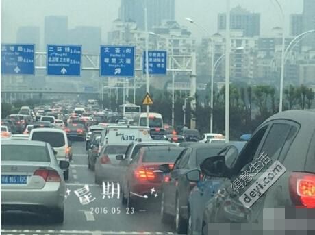 今日武汉｜别用一次性手套抓小龙虾吃；拼团疑遇套取个人信息