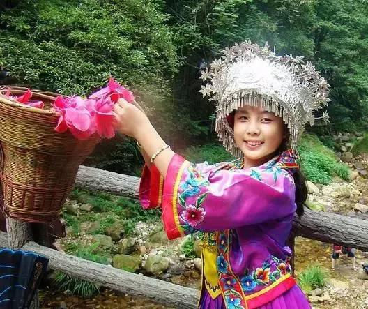 最漂亮的少数民族服饰女,各个民族的传统服饰一览