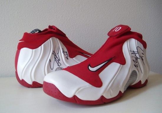 一双篮球鞋成本大概多少钱,一双篮球鞋上印有城市