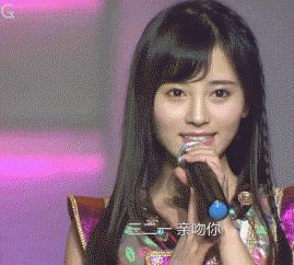 鞠婧祎上过几次微博热搜,鞠婧祎淡妆接受采访上热搜