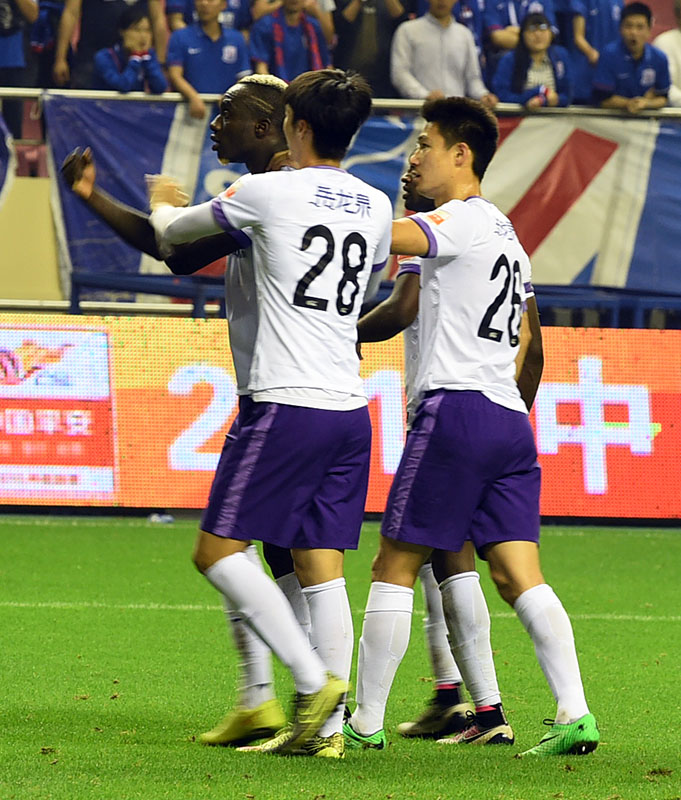 迪亚涅天津泰达,迪亚兹晒球衣被罚牌