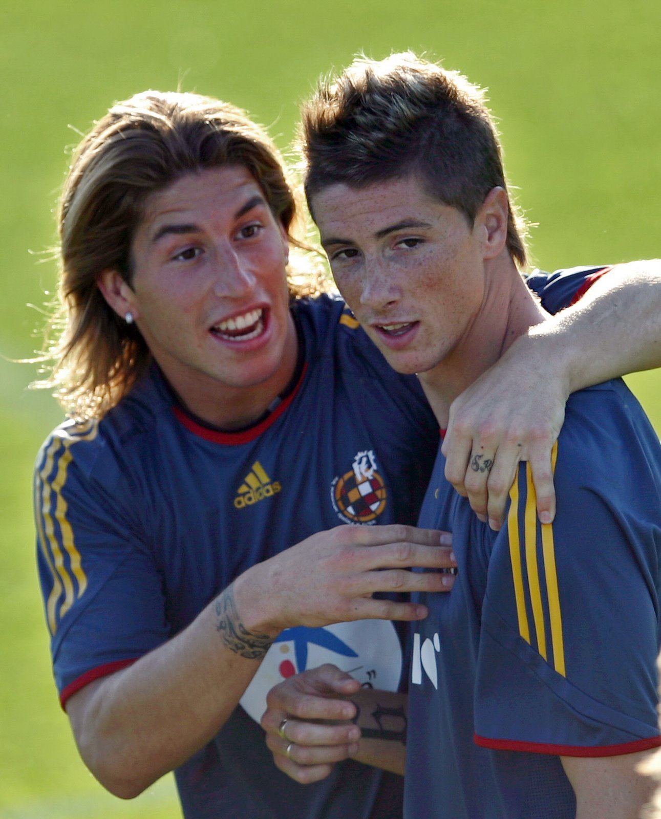 拉莫斯小辫子发型,拉莫斯1718赛季发型