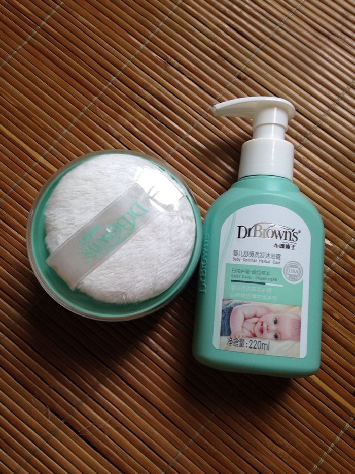 宝宝用爽身粉正确用法,宝宝用婴儿爽身粉好不好呀视频