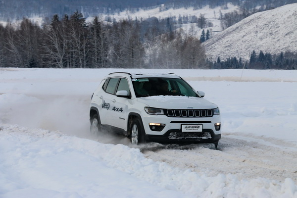 jeep4x4的黑科技体验四季路况,jeeplimited4x4