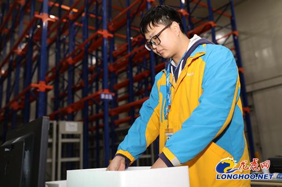 90后冷链仓站长：既当“谈判专家”又是“电气工程师”