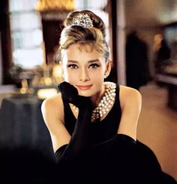 史上最悲壮的爱情叫纪梵希与赫本,有一种真挚的友谊叫赫本与纪梵希