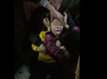 广东一男孩被家里狗咬伤，狂犬病发作学狗叫？微信视频疯传！真相却是……