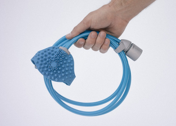 给狗狗洗澡用的淋浴,一次性手套戴上就可以给狗狗洗澡