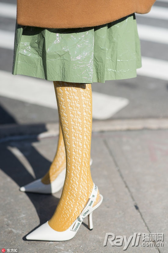 别了妈妈帮我选的蕾丝连衣裙小面积蕾丝让我更有女人味